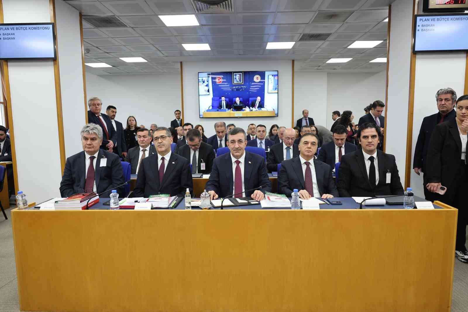 Cumhurbaşkanı Yardımcısı Yılmaz: "2027 bütçemizde özellikle emeklilerimizi önceliklendirdik"
