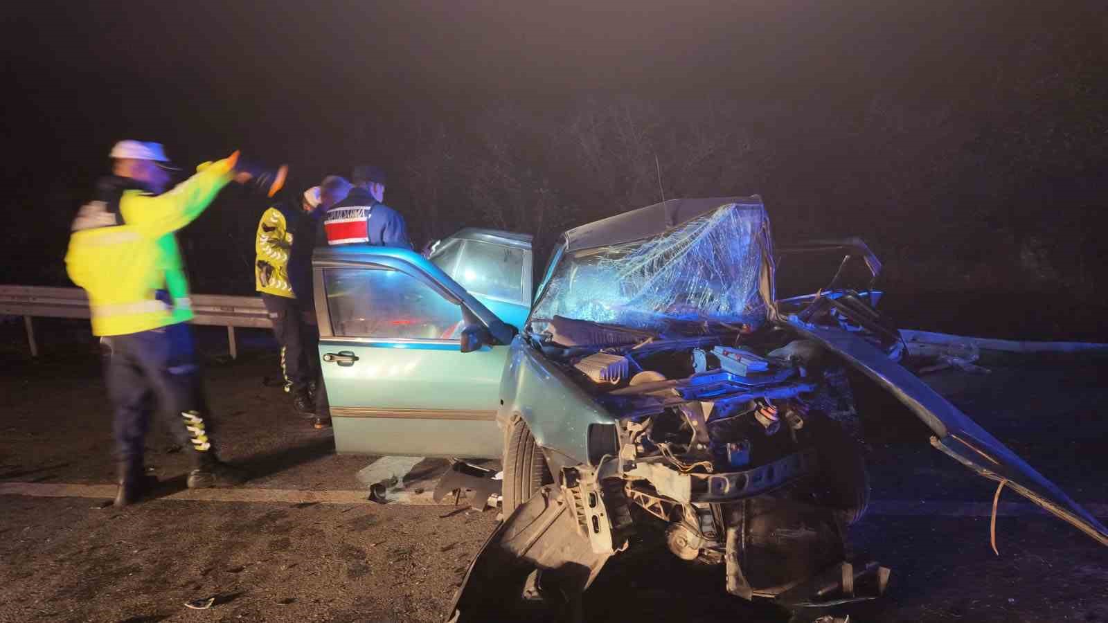 Düzce’de iki araç kafa kafaya çarpıştı: 5 yaralı
